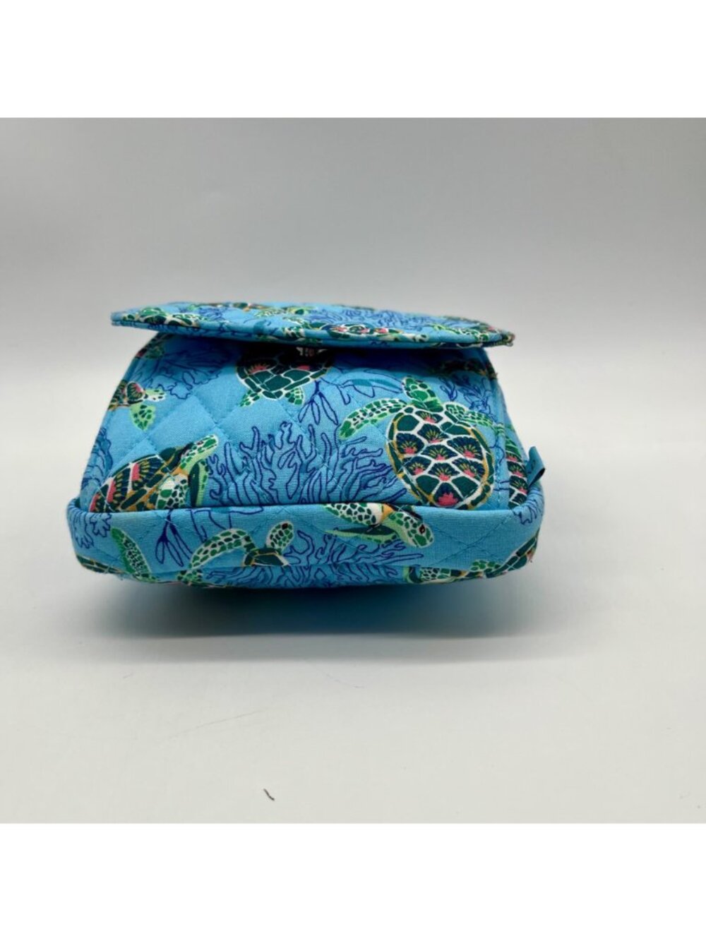 Vera Bradley Blue Sea Turtle & Coral Quilted Cotton Organizer - Picture 5 of 10